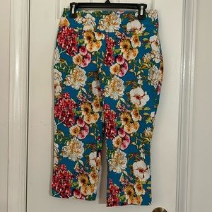 Peck & Peck Floral Print Stretchy Slip-On Capri Pants Size 4p